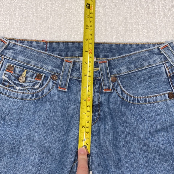 True Religion “Joey” Light Wash Raw Hem Shorts Size 26 💙 LIKE NEW! 💙 - Picture 8 of 15